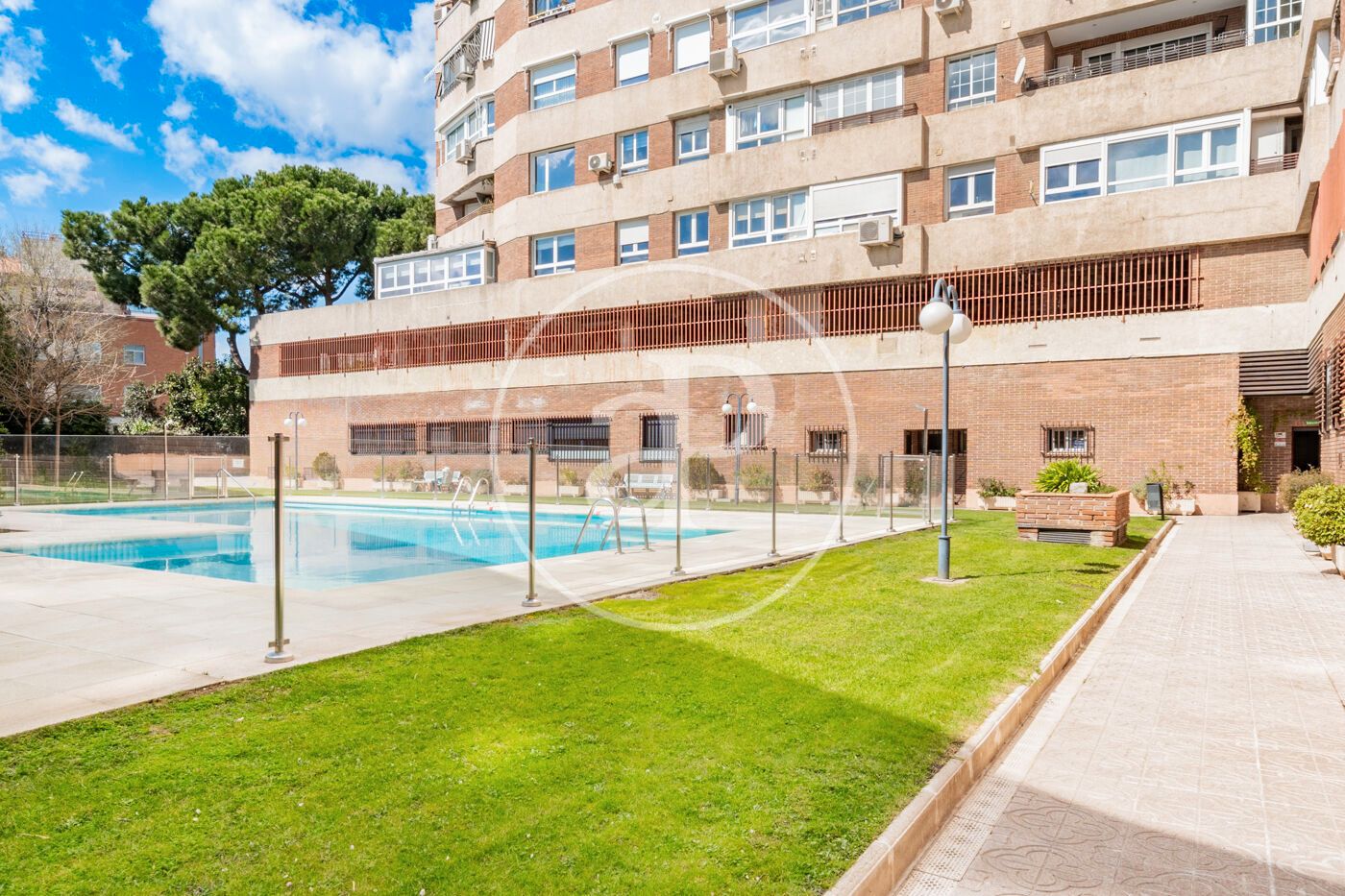 Piscina de Piso en venta en  Madrid Capital con Aire acondicionado, Calefacción y Jardín privado