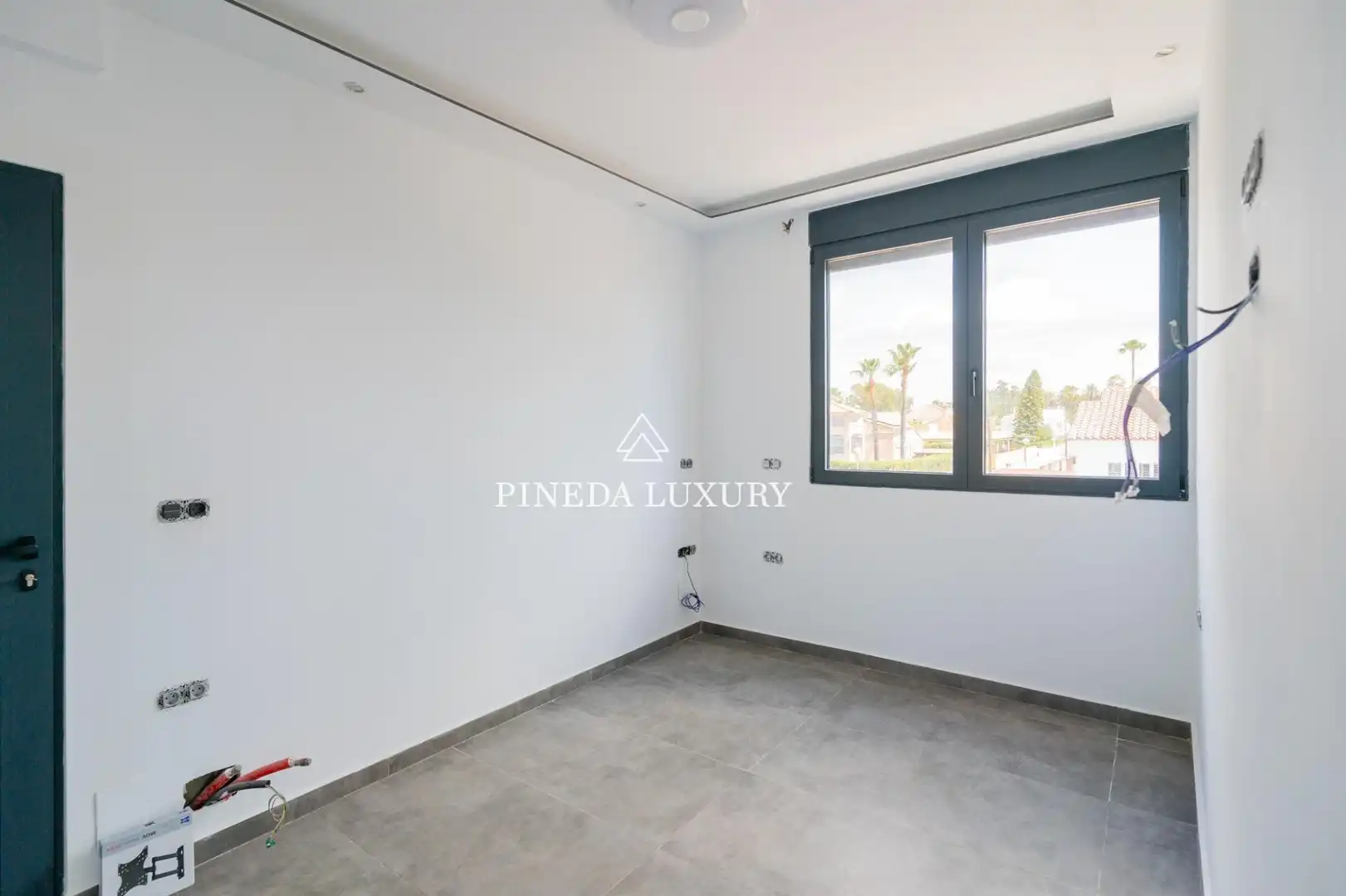 Houses for sale in Calle Sagunto, Corinto - Almarda