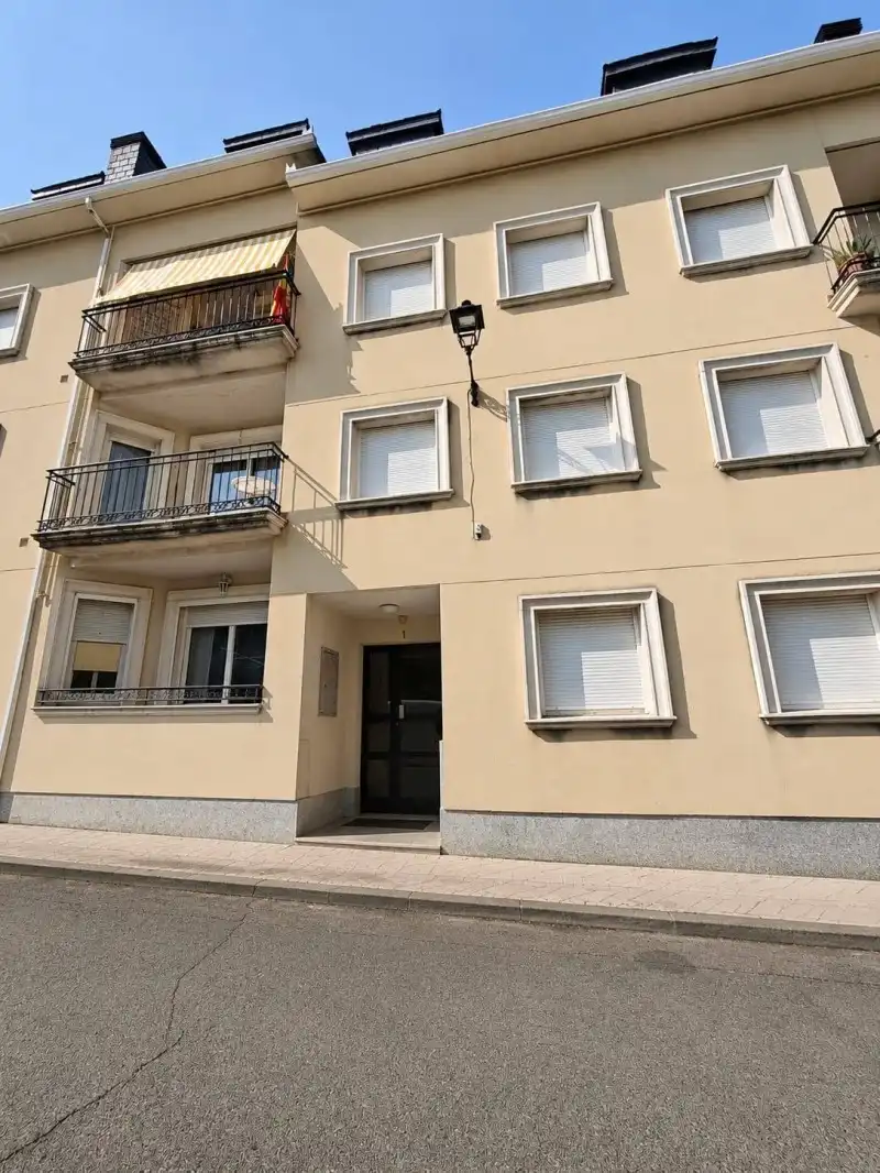 Vista exterior de Piso en venta en El Espinar con Calefacción, Jardín privado y Terraza