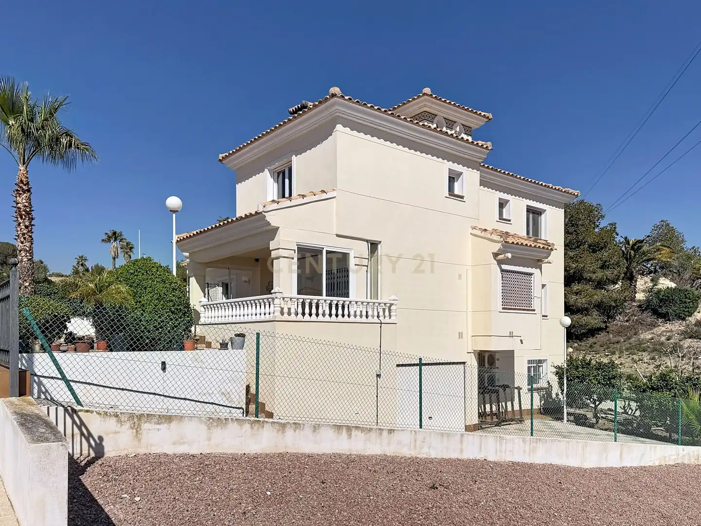 Vista exterior de Casa o xalet en venda en Orihuela amb Jardí privat, Traster i Piscina