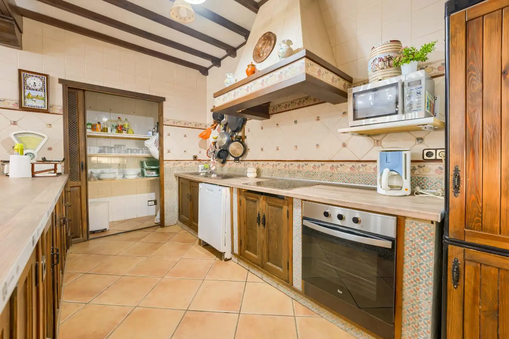 Cocina de Casa o chalet en venta en Sanlúcar la Mayor con Aire acondicionado, Calefacción y Jardín privado