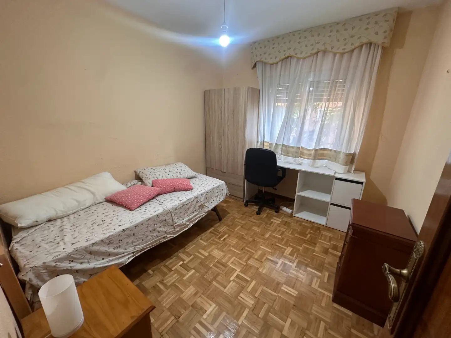 Bedroom of Flat for rent in Cuenca  with Heating, Furnished and Oven