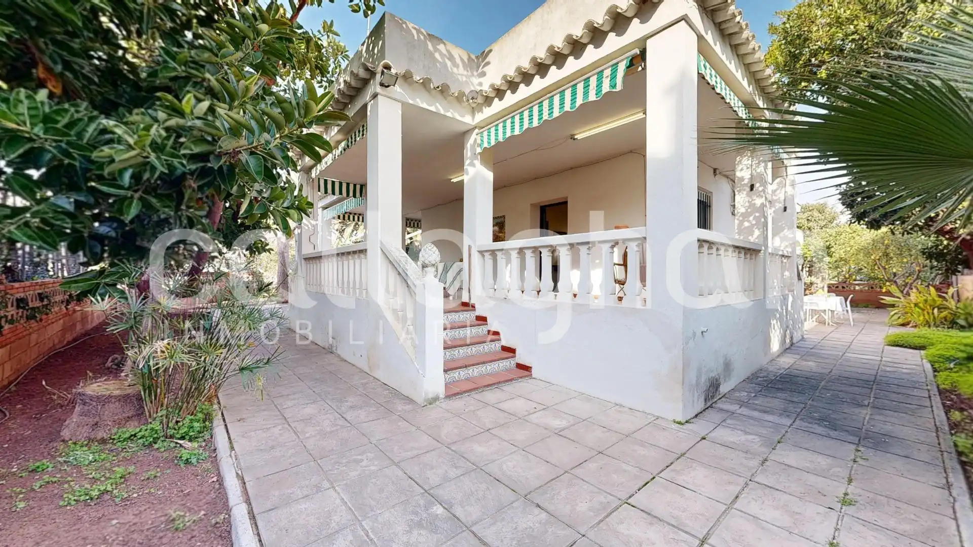 Vista exterior de Casa o xalet en venda en Sagunto / Sagunt amb Aire condicionat, Calefacció i Jardí privat