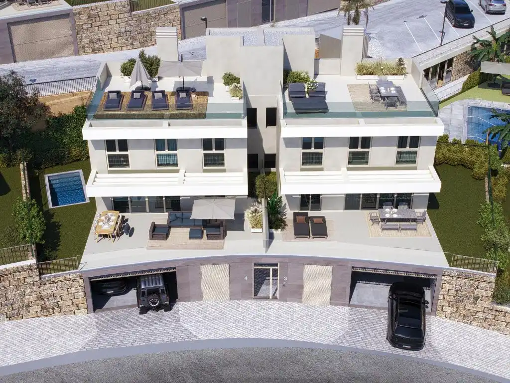 Vista exterior de Casa adosada en venda en Mijas amb Aire condicionat, Jardí privat i Terrassa