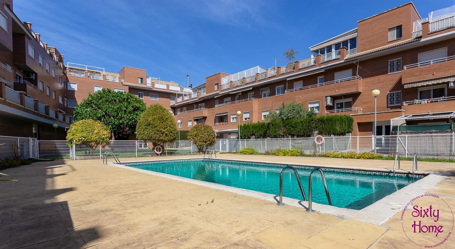 Piscina de Pis en venda en La Puebla de Alfindén amb Aire condicionat, Calefacció i Jardí privat