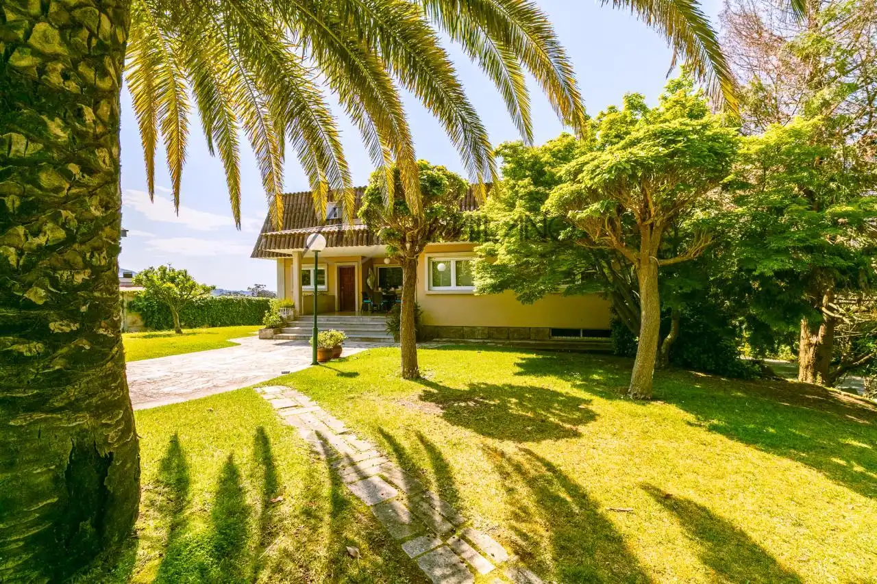 Exterior view of Houses for sale in Vigo   with Heating, Private garden and Parquet flooring