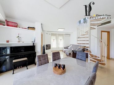 House with pool for sale in calle Benidorm