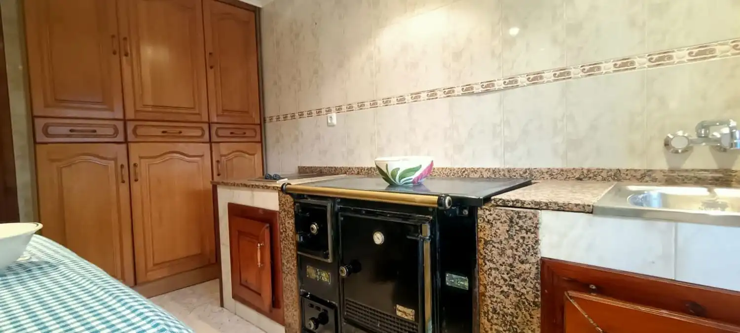 Cuina de Casa o xalet en venda en Siero amb Traster i Piscina