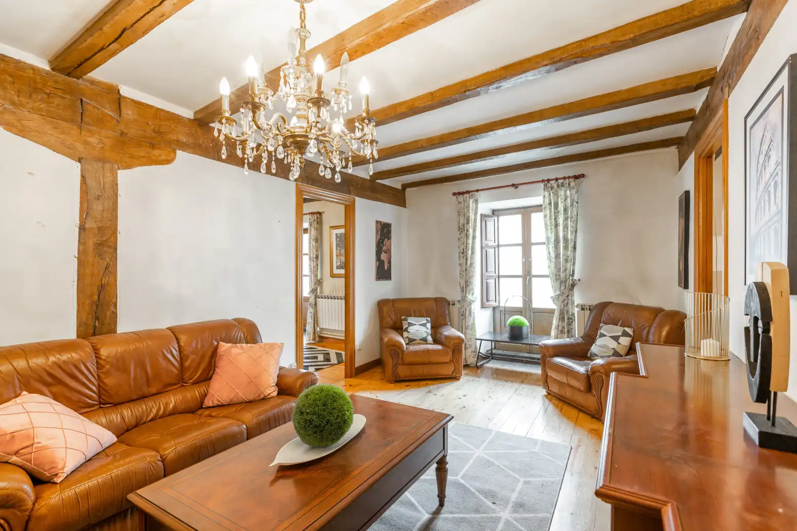 Sala d'estar de Pis en venda en Anue amb Parquet, Traster i Balcó
