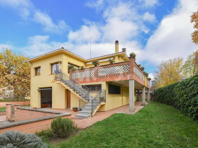 Casa-chalet en Venta en Calle Esbart de Vic en Folgueroles