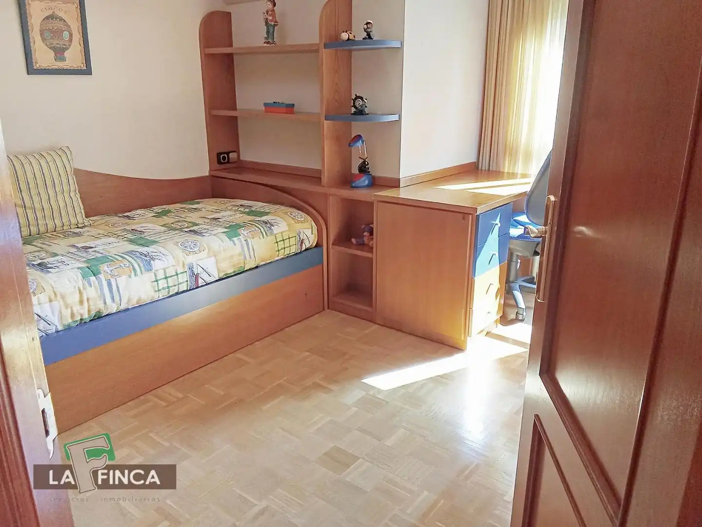 Habitación de Dúplex en venta en Oviedo  con Calefacción, Parquet y Trastero