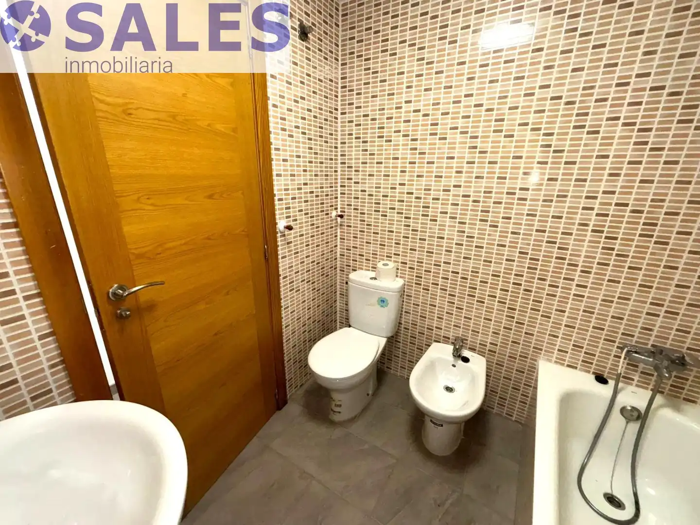 Bathroom of Flat for rent in Paiporta  with Terrace and Balcony