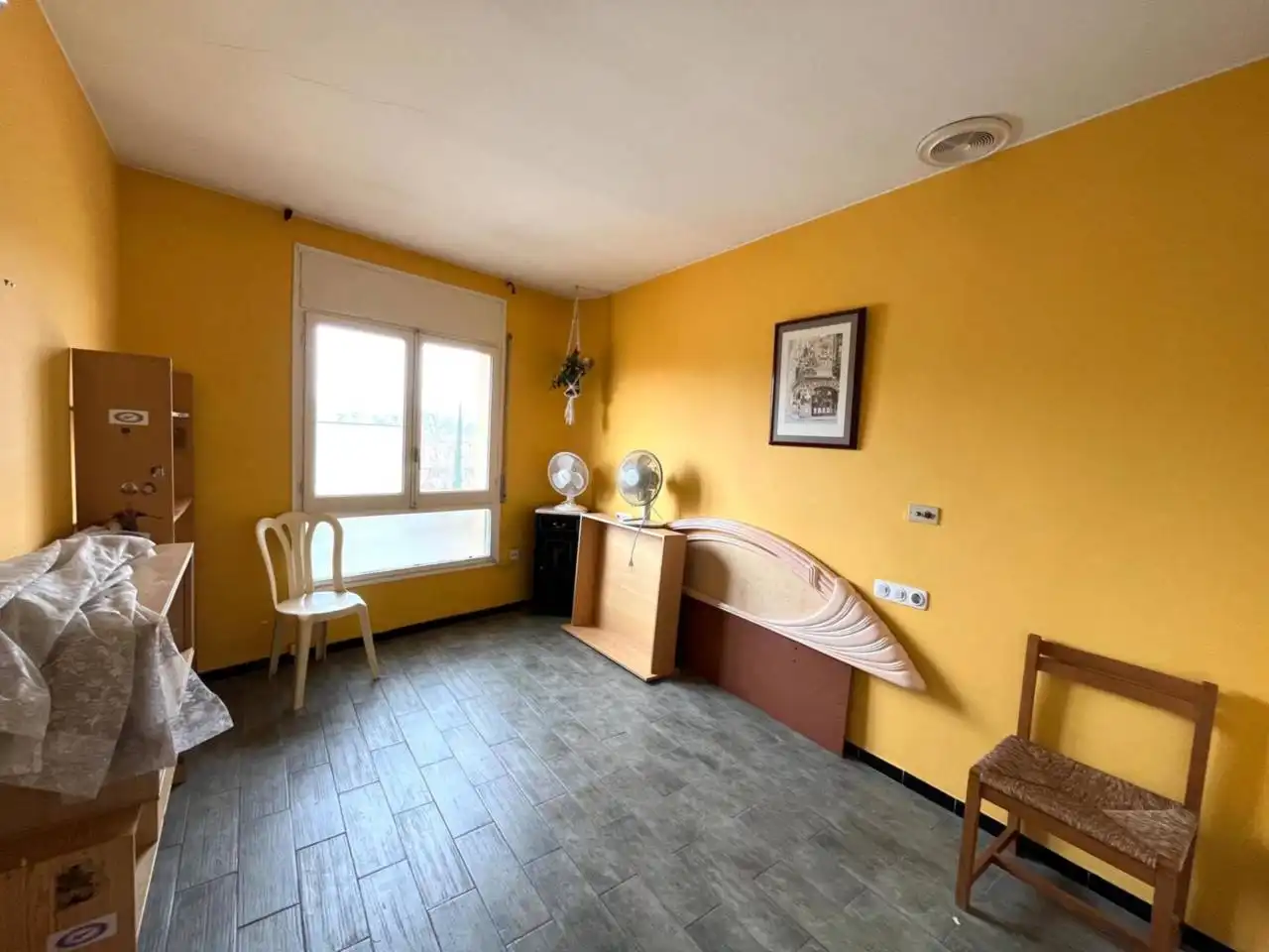Habitación de Casa o chalet en venta en Girona con Aire acondicionado, Calefacción y Jardín privado