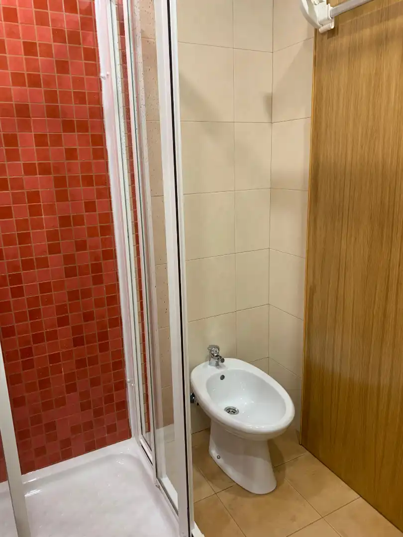 Bany de Pis de lloguer en Dos Hermanas amb Aire condicionat, Piscina i Moblat