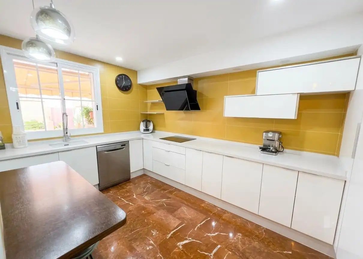 Cocina de Casa adosada en venta en Adeje con Aire acondicionado, Jardín privado y Terraza