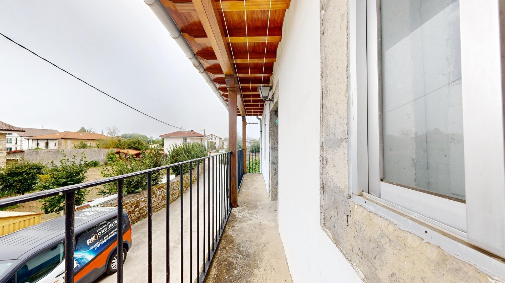 Exterior view of House or chalet for sale in Merindad de Montija  with Private garden, Storage room and Balcony