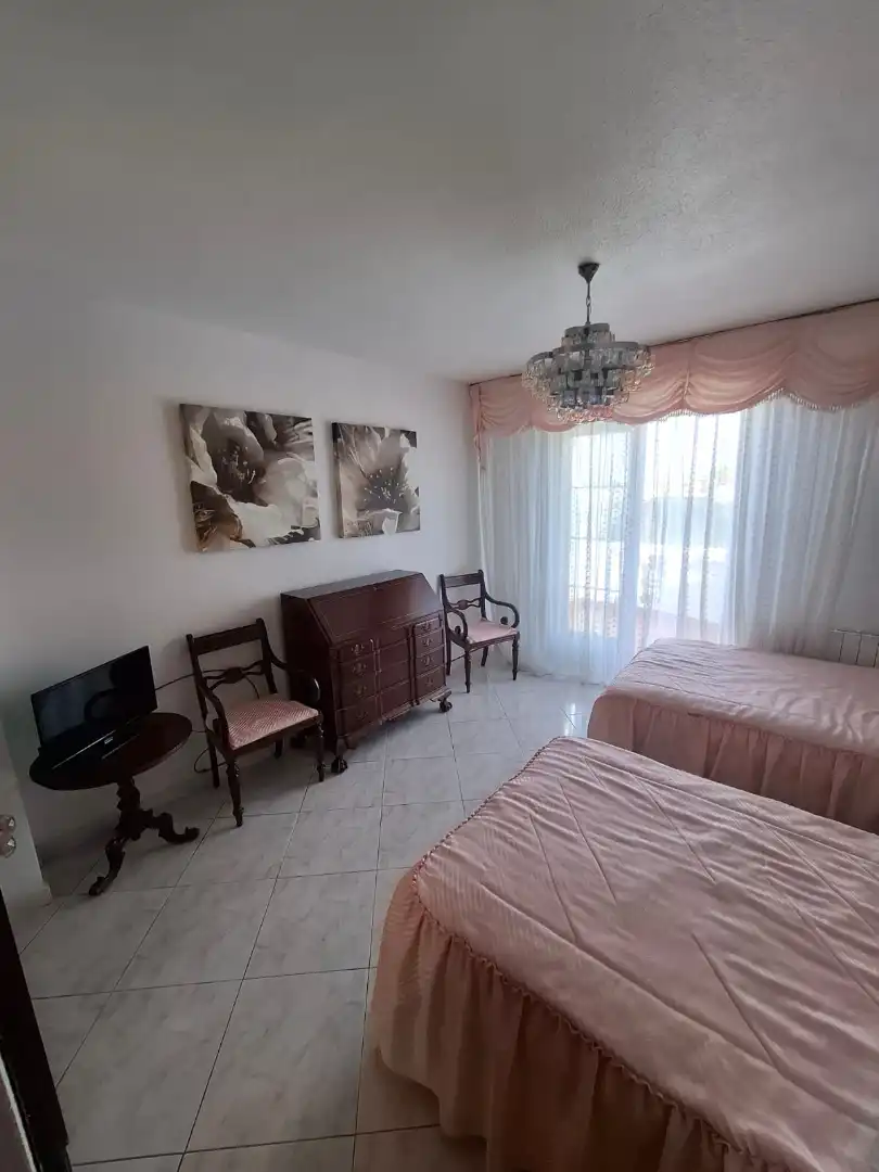 Habitación de Casa o chalet en venta en Villaviciosa de Odón con Aire acondicionado, Calefacción y Jardín privado