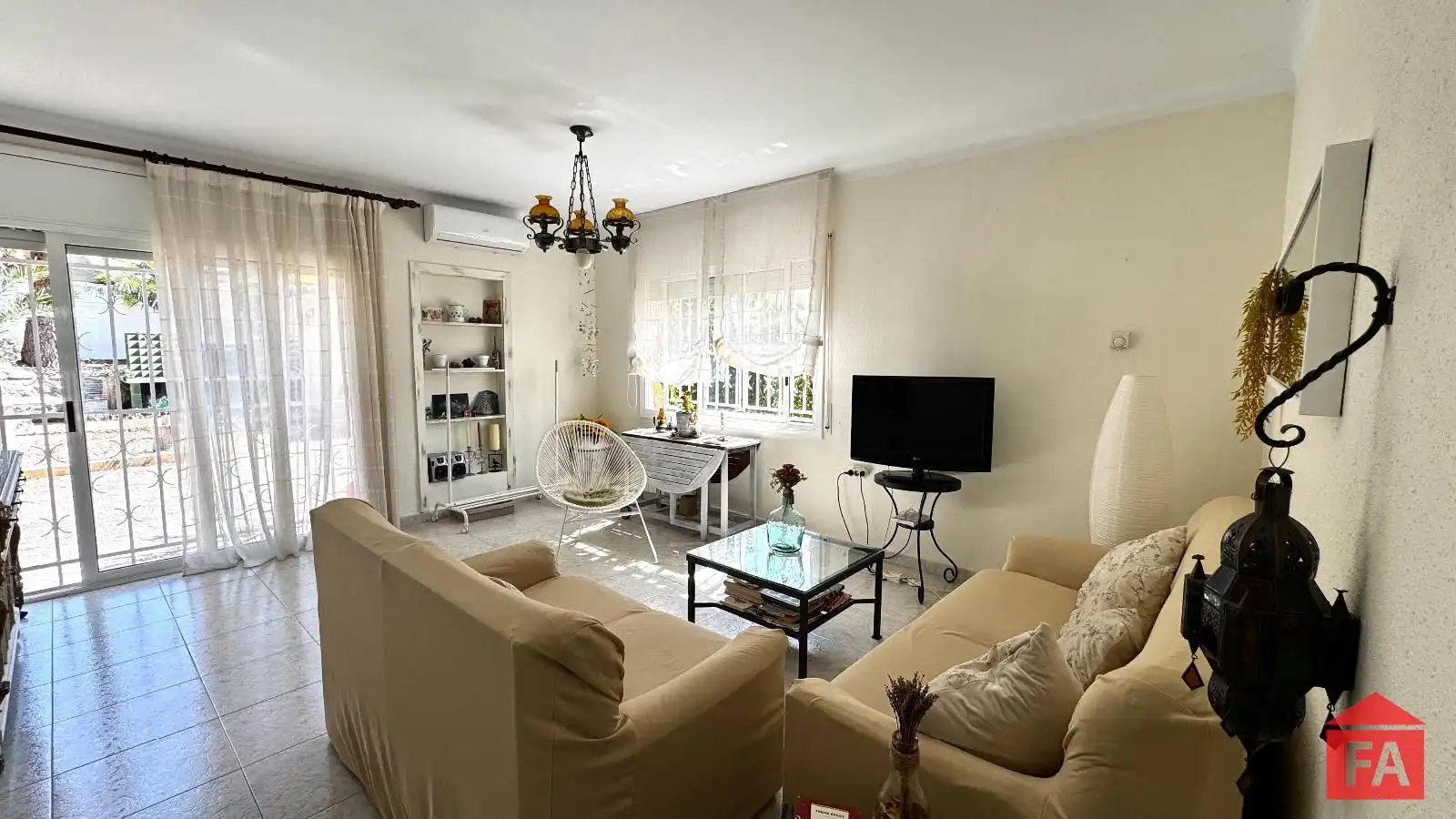Sala de estar de Casa o chalet en venta en El Vendrell con Aire acondicionado, Calefacción y Trastero