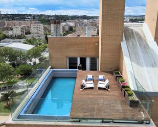 Swimming pool of Flat for sale in Girona Capital  with Air Conditioner, Terrace and Swimming Pool