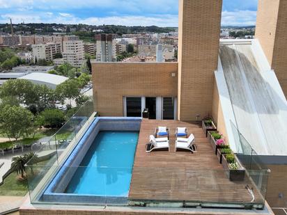 Swimming pool of Flat for sale in Girona Capital  with Air Conditioner, Heating and Parquet flooring