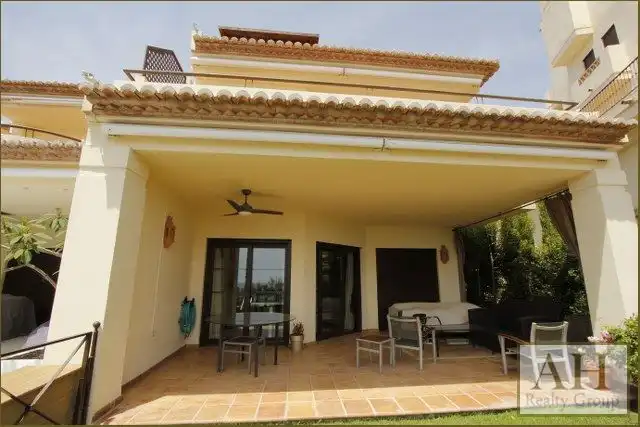 Casa adosada en venta en Villa Gadea