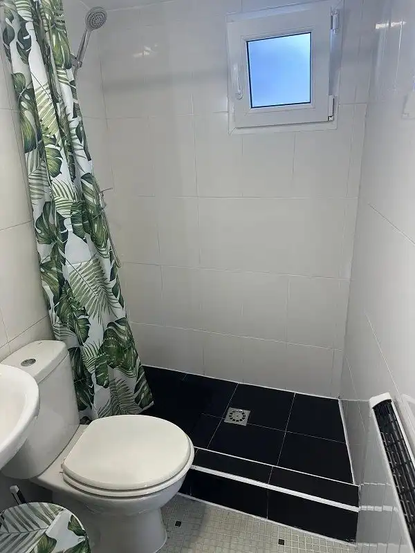 Bany de Apartament de lloguer en Villaviciosa de Odón amb Calefacció