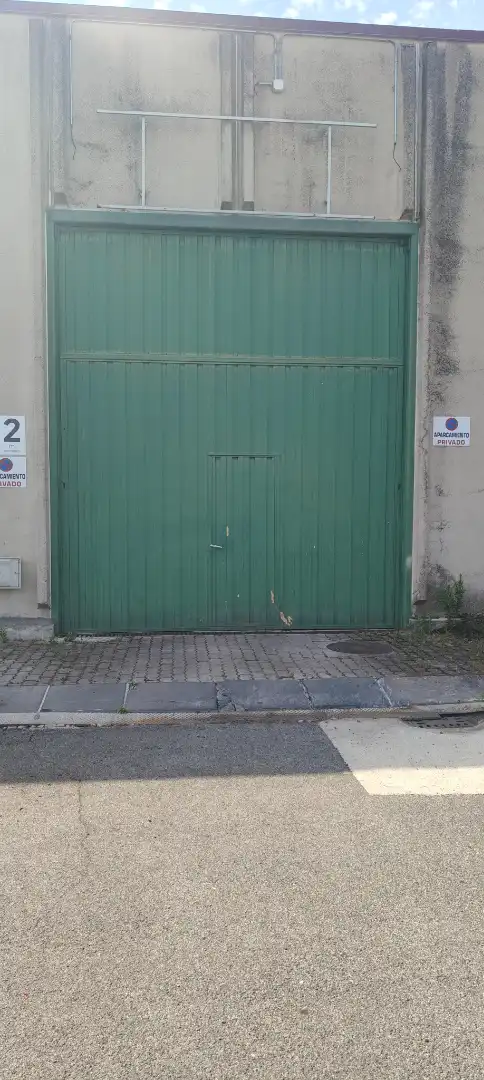 Außenansicht von Fabrikhallen zur Miete in  Pamplona / Iruña