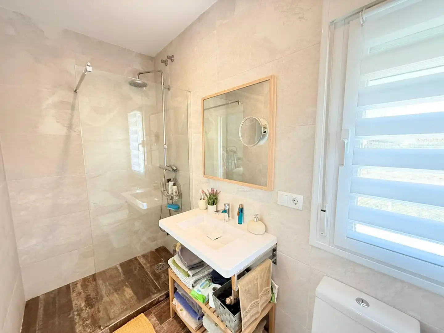 Bany de Casa o xalet en venda en Vélez-Málaga amb Aire condicionat, Jardí privat i Traster