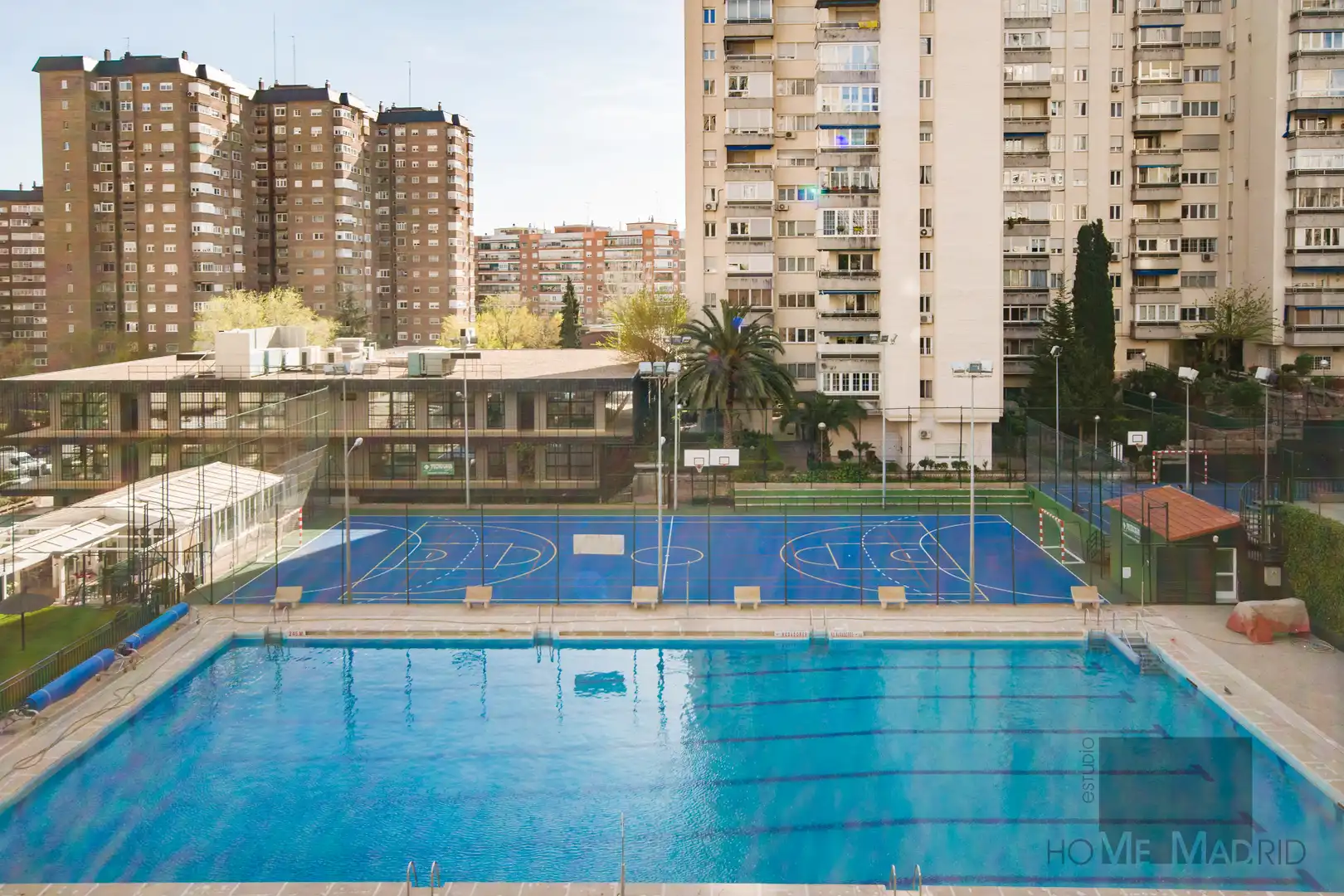 Piscina de Pis en venda en Madrid amb Calefacció, Parquet i Terrassa