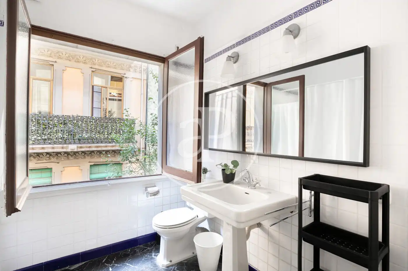 Badezimmer von Wohnung zum Verkauf in Barcelona mit Klimaanlage, Heizung und Terrasse