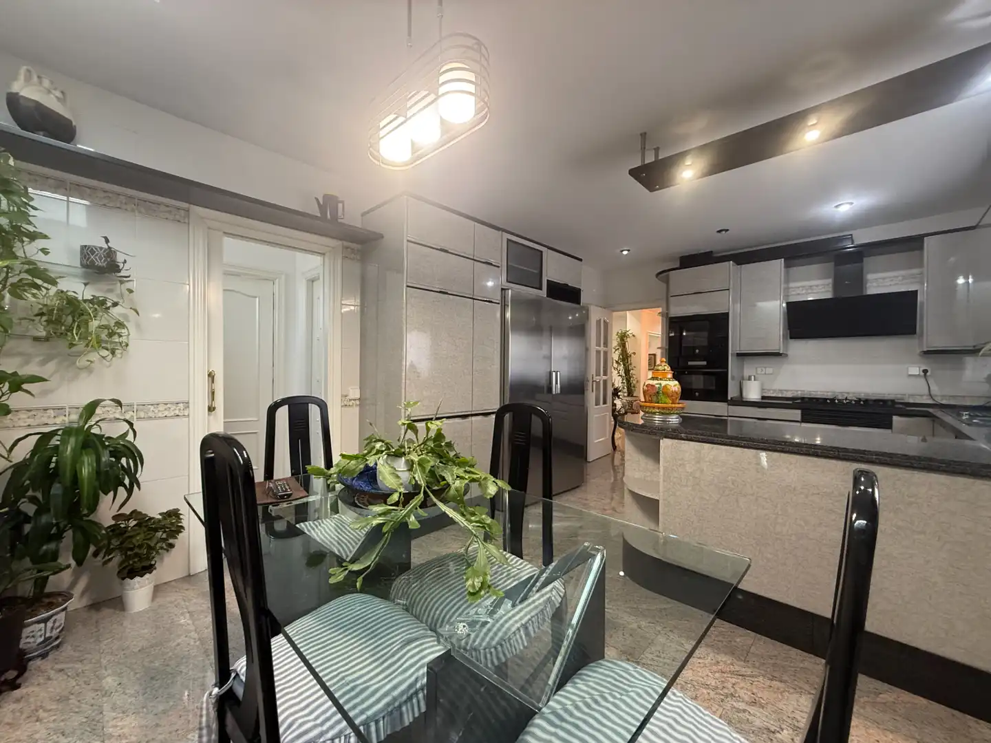 Küche von Haus zum Verkauf in Begues mit Heizung, Privatgarten und Terrasse