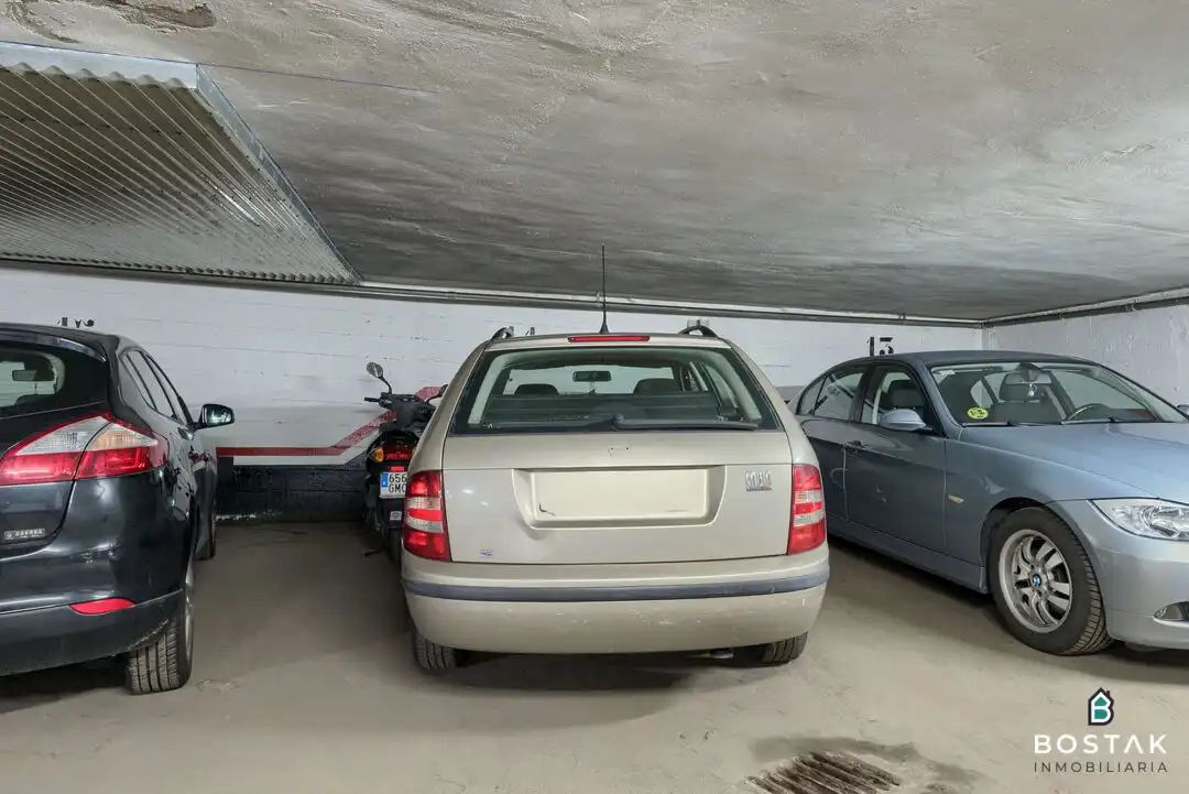 Parking de Piso en venta en Bilbao  con Calefacción, Trastero y Amueblado