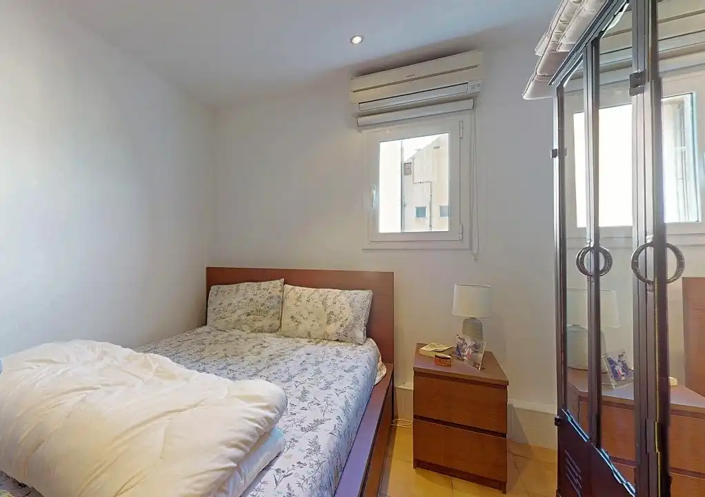 Dormitori de Àtic en venda en Barcelona amb Aire condicionat i Terrassa