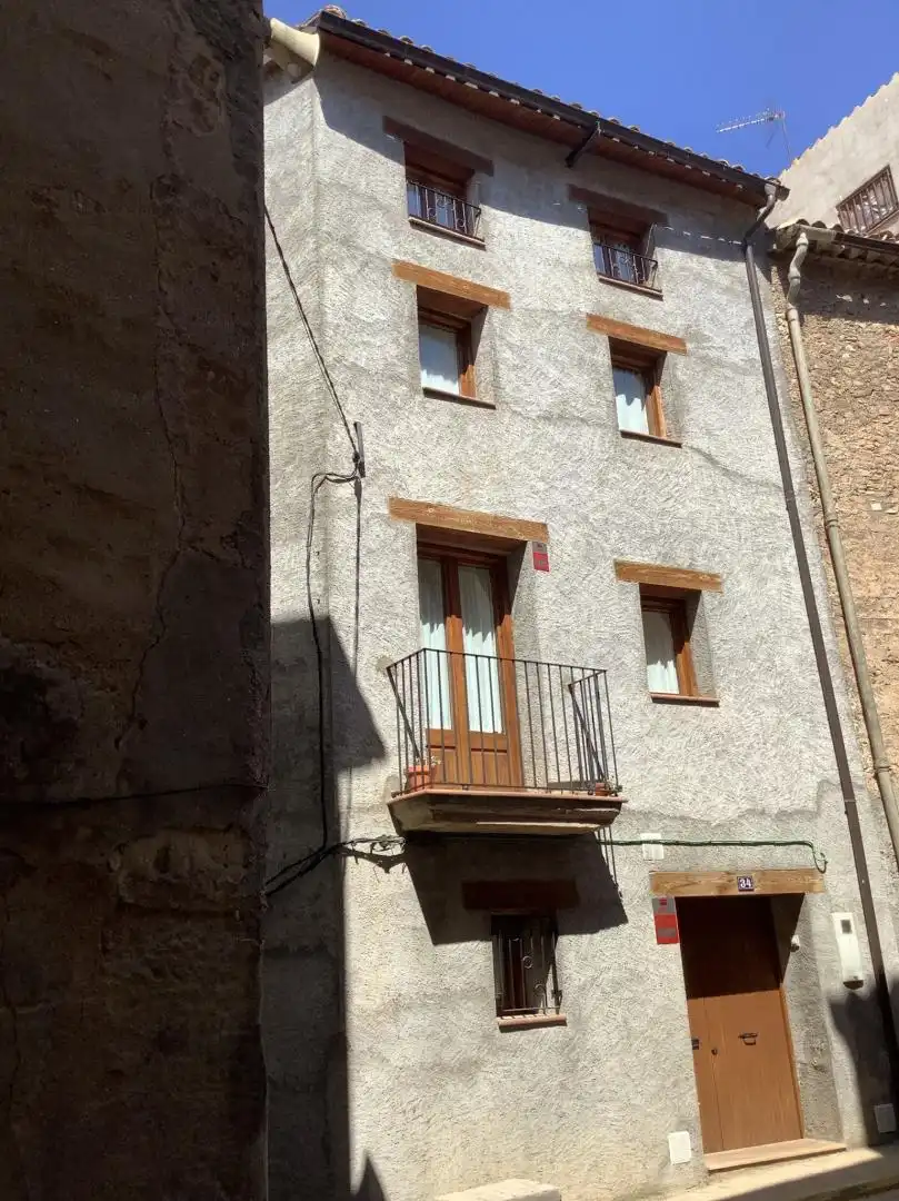 Vista exterior de Casa adosada en venda en Ponts amb Traster, Moblat i Microones