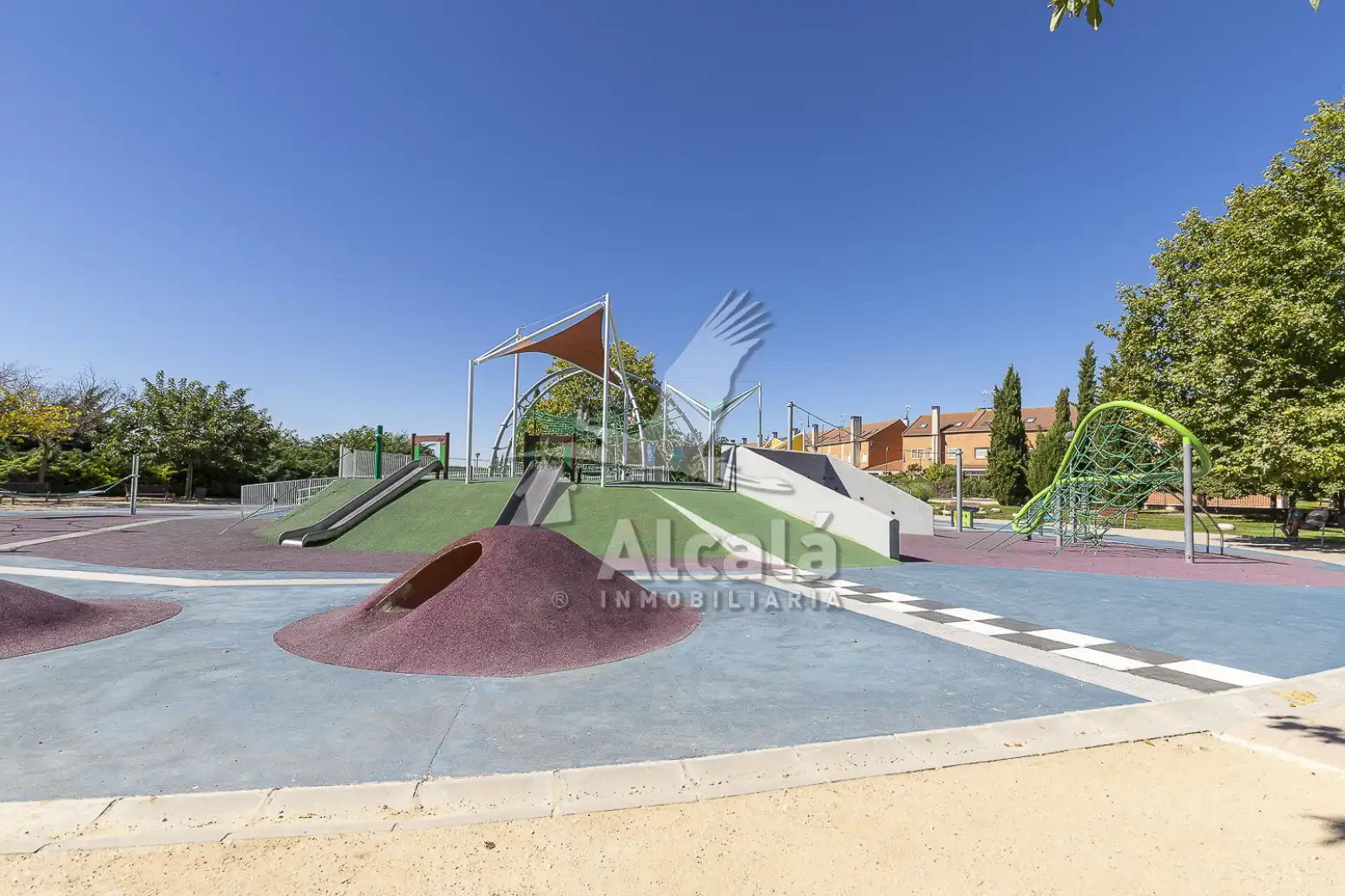 Vista exterior de Pis en venda en Alcalá de Henares amb Calefacció, Traster i Piscina