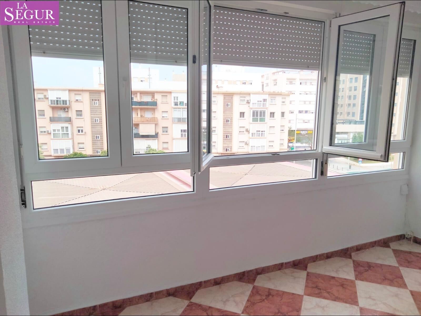 Habitación de Piso en venta en  Cádiz Capital con Trastero