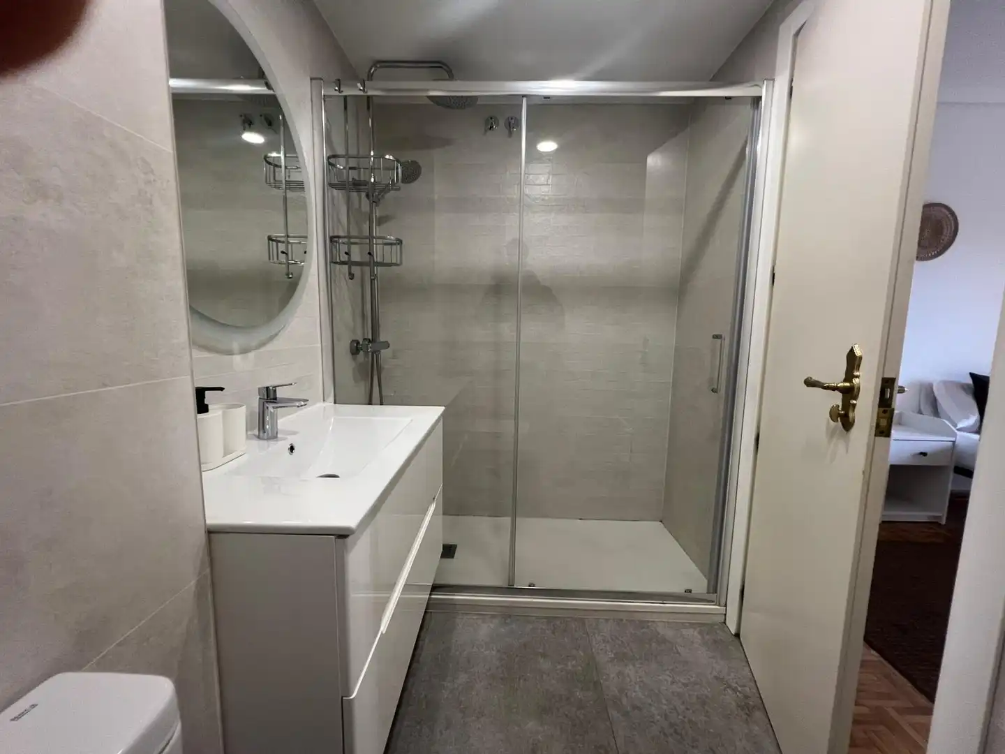 Bathroom of Flat for share in Madrid  with Air Conditioner, Heating and Terrace