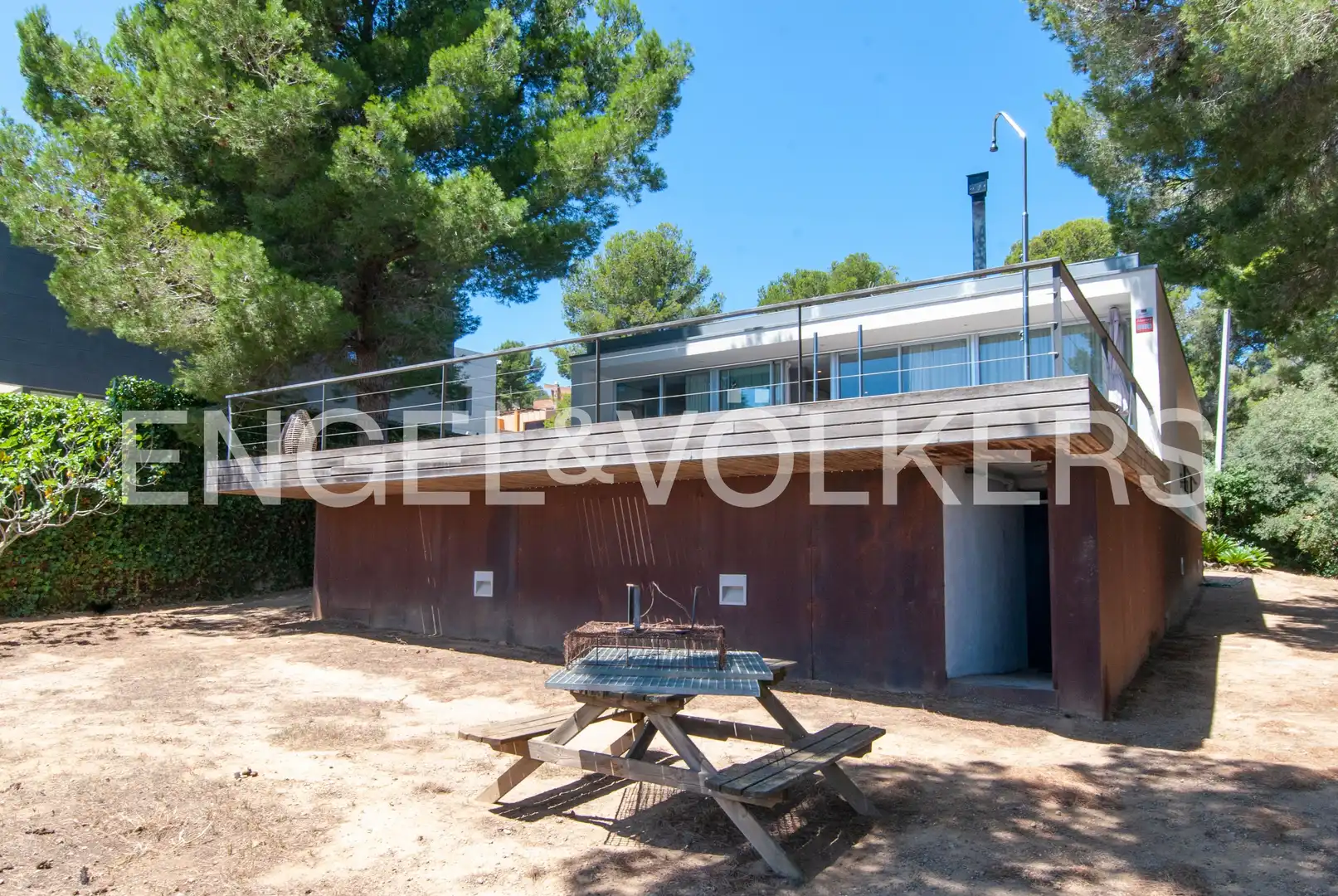 Vista exterior de Casa o xalet en venda en Riudecanyes amb Aire condicionat, Jardí privat i Terrassa