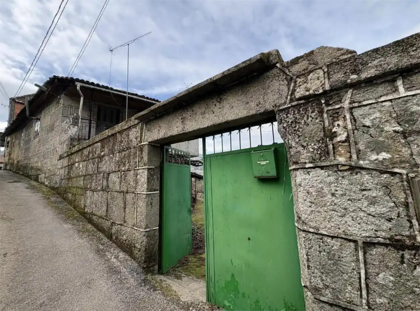 Vista exterior de Casa o xalet en venda en A Arnoia amb Balcó