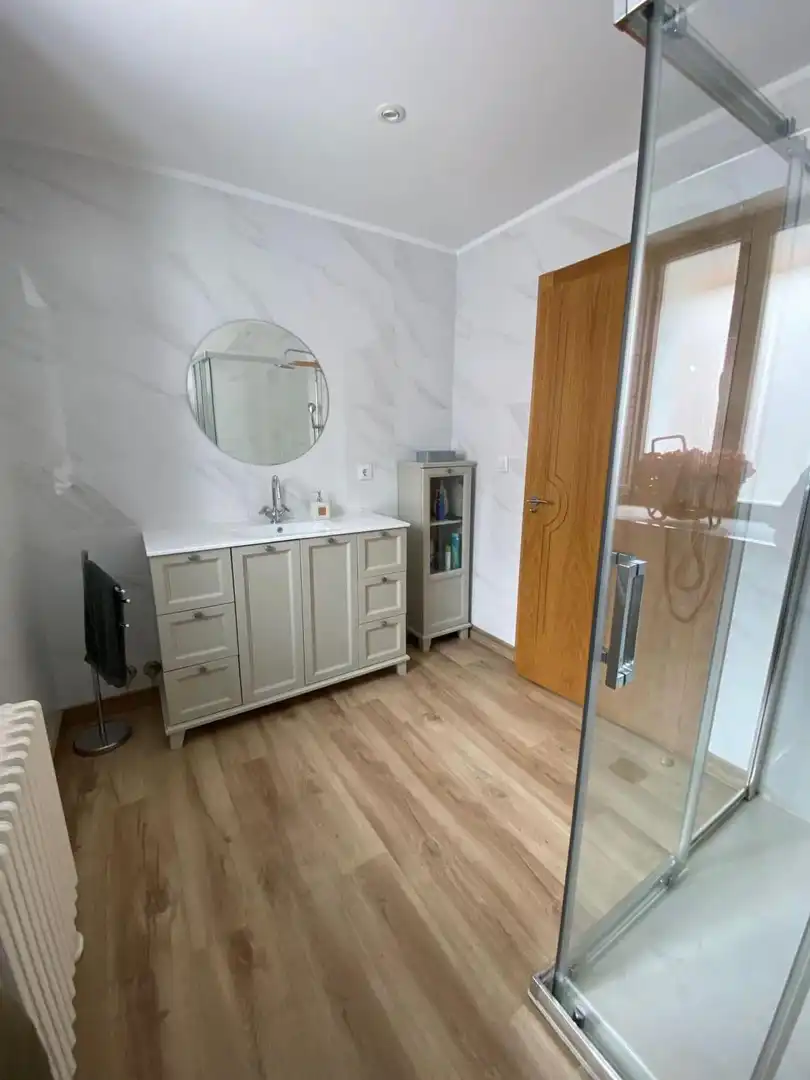 Bany de Casa o xalet en venda en Aller amb Calefacció, Terrassa i Traster