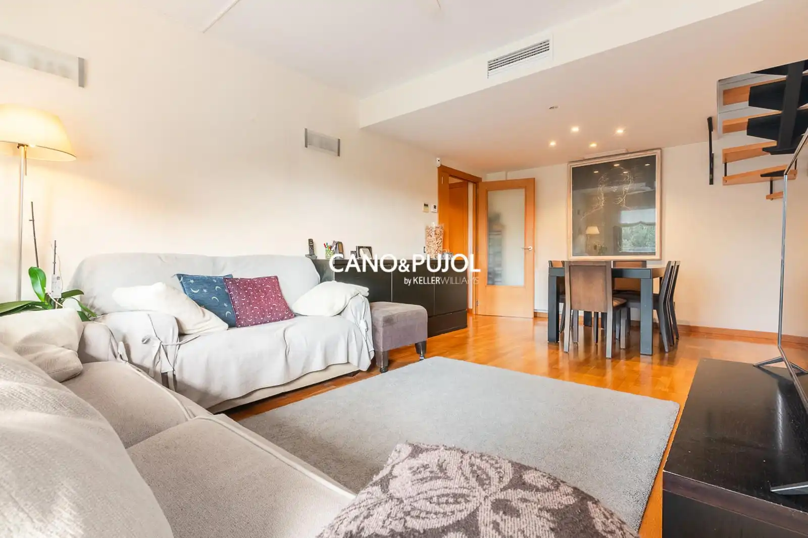 Living room of Flat for sale in Sant Cugat del Vallès  with Heating, Terrace and Storage room