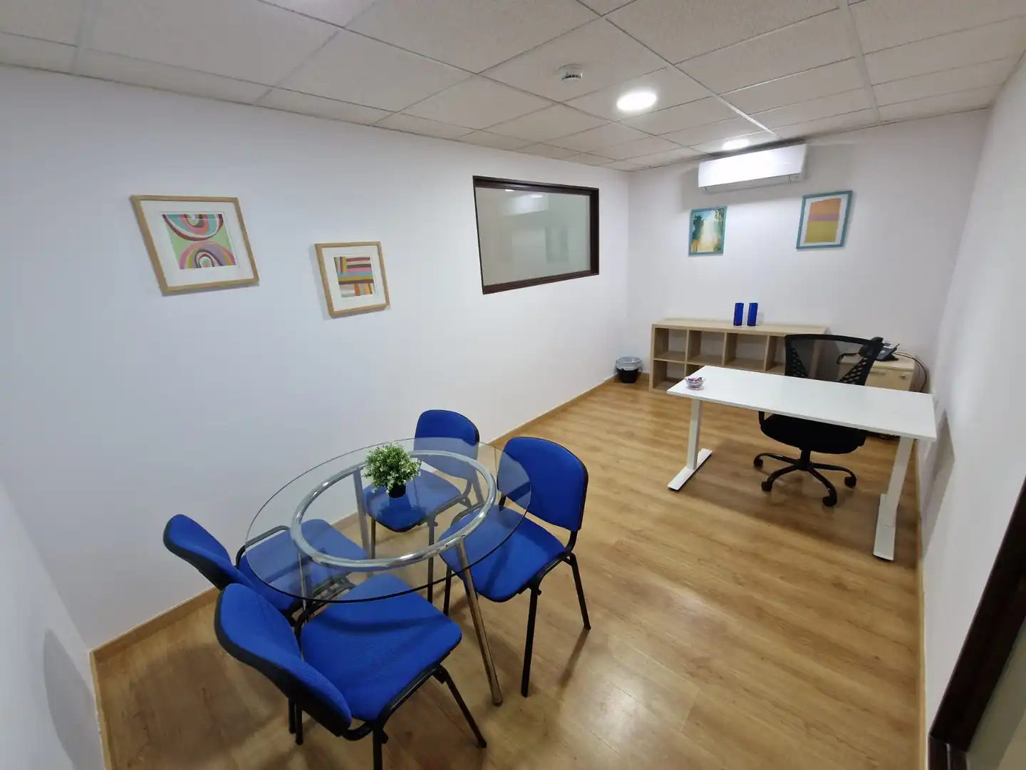 Office for rent in Sevilla  with Air Conditioner, Heating and Furnished