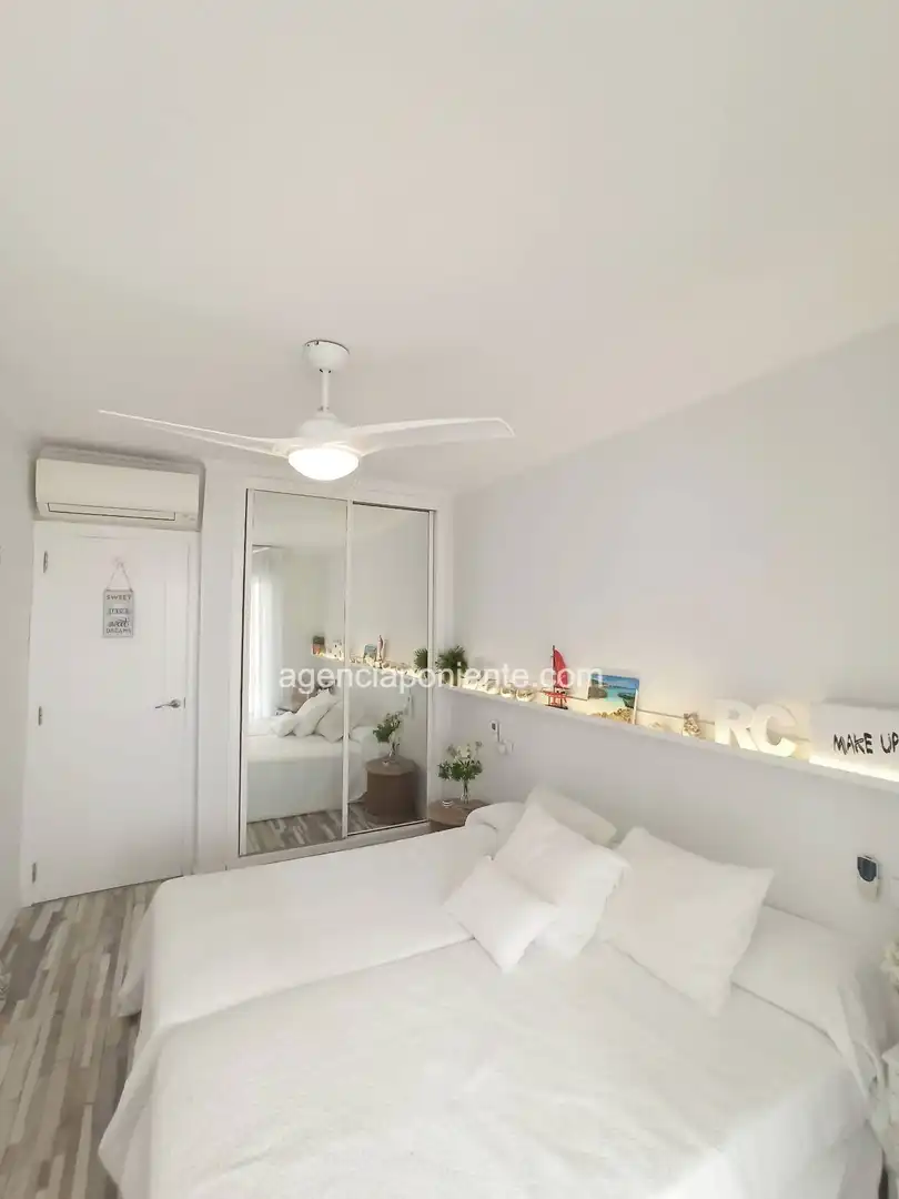 Habitación de Apartamento de alquiler en Finestrat con Aire acondicionado, Terraza y Amueblado
