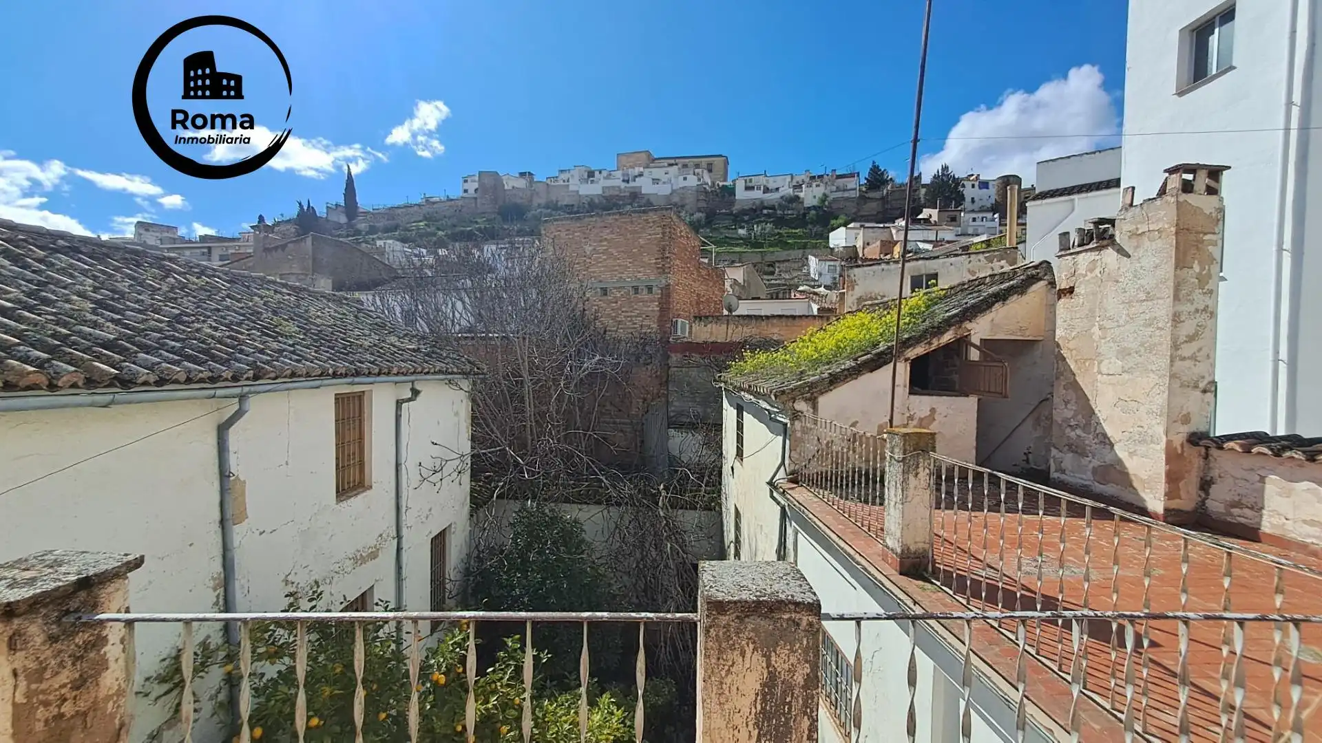 Vista exterior de Casa adosada en venda en Loja amb Terrassa