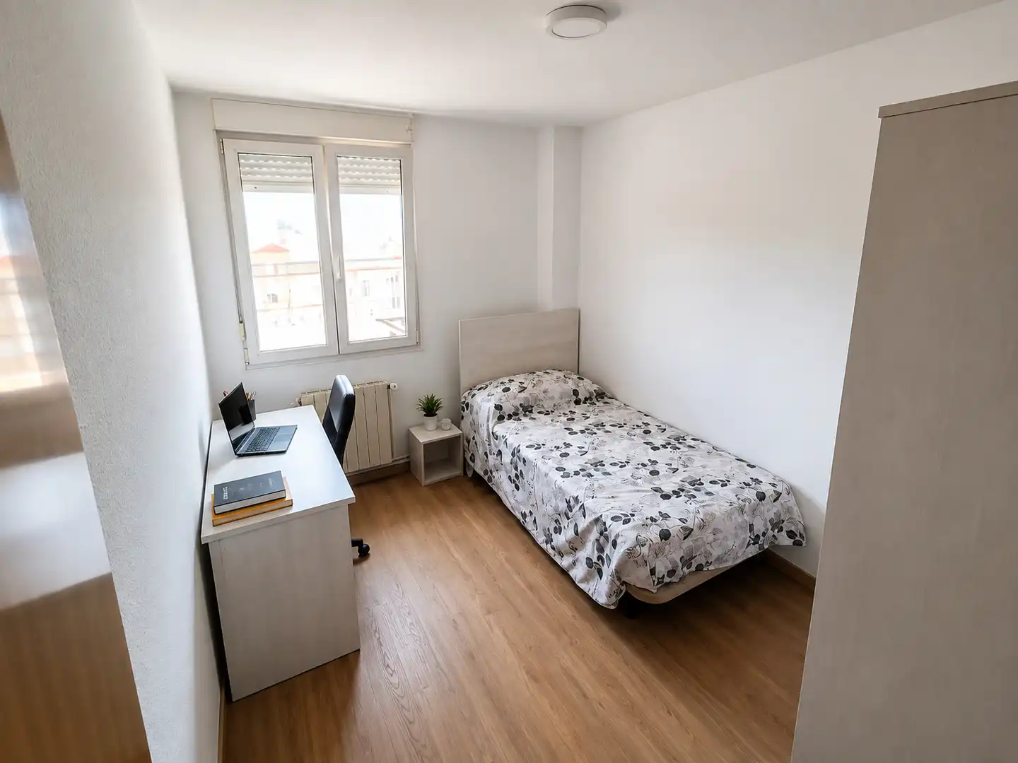 Bedroom of Flat for rent in Santander  with Heating, Furnished and Oven