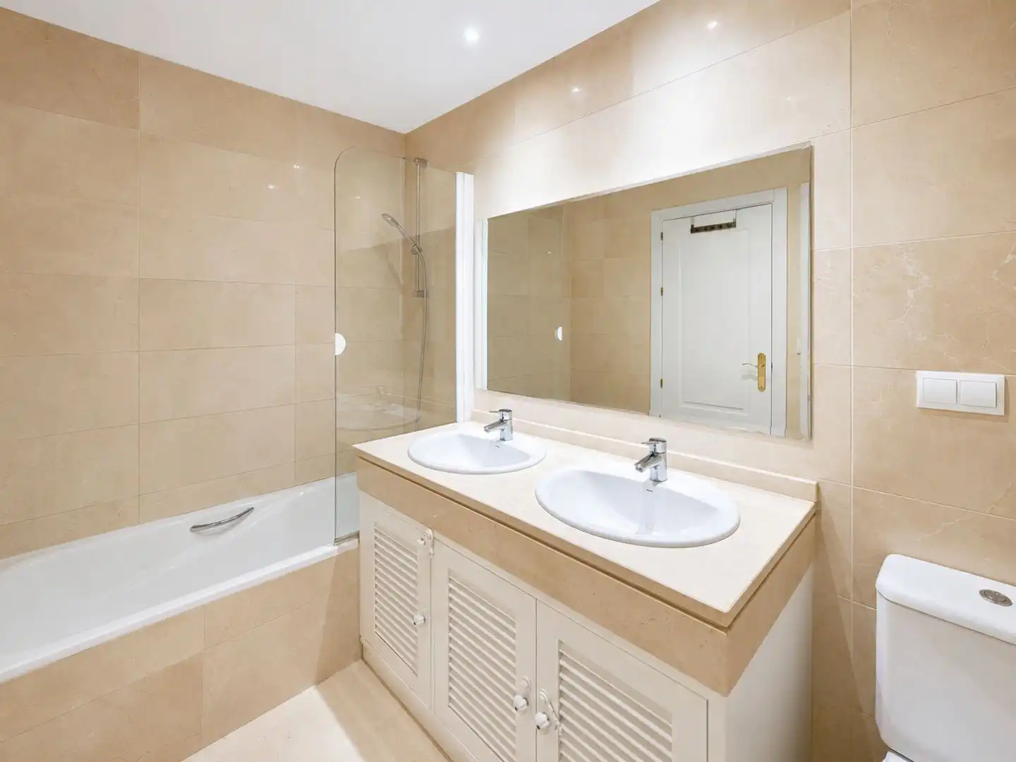 Baño de Piso en venta en Benahavís con Aire acondicionado y Terraza