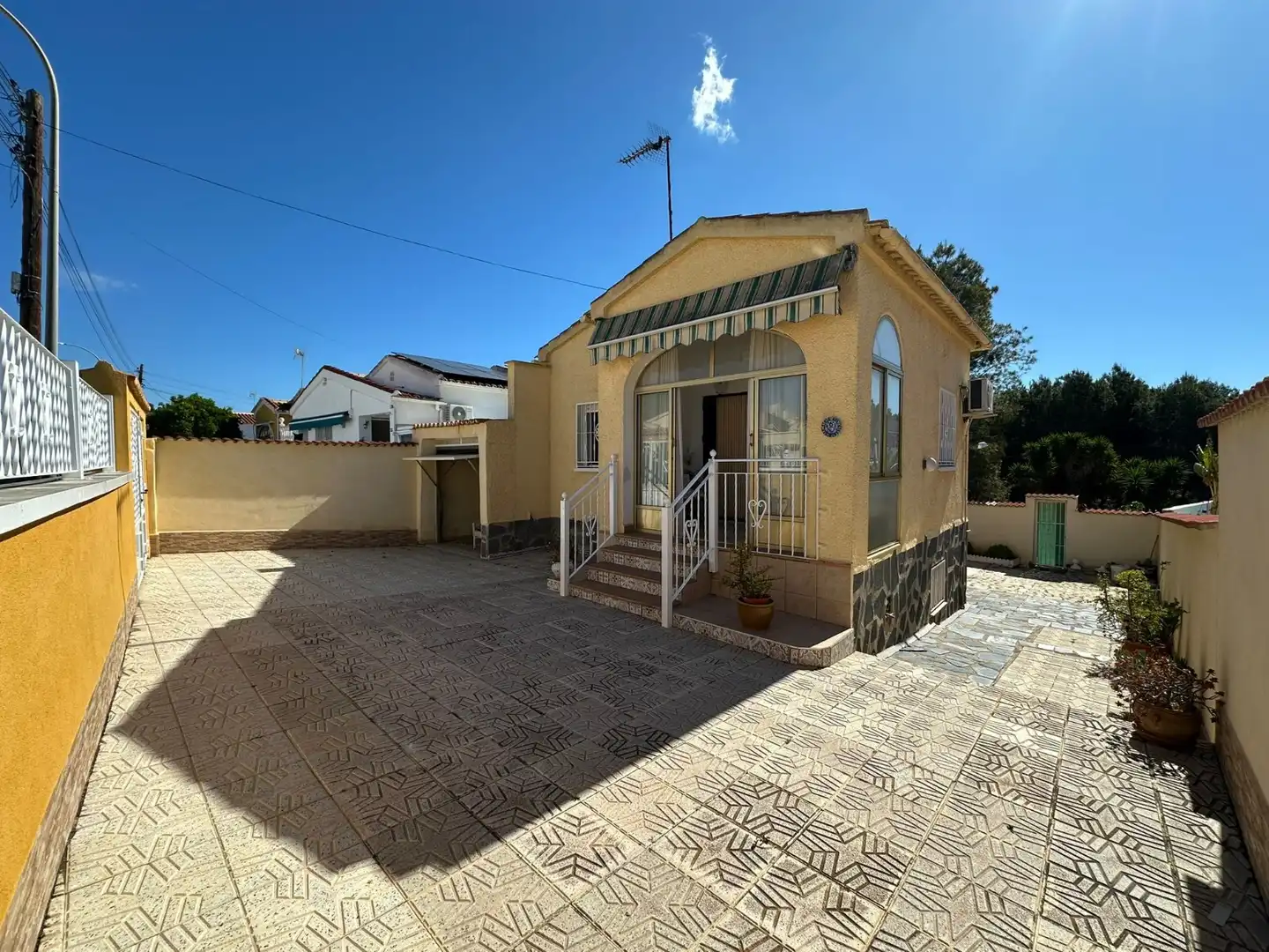 Vista exterior de Casa o chalet en venta en San Fulgencio con Aire acondicionado, Calefacción y Terraza