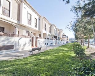 Vista exterior de Casa o xalet en venda en Motril amb Terrassa