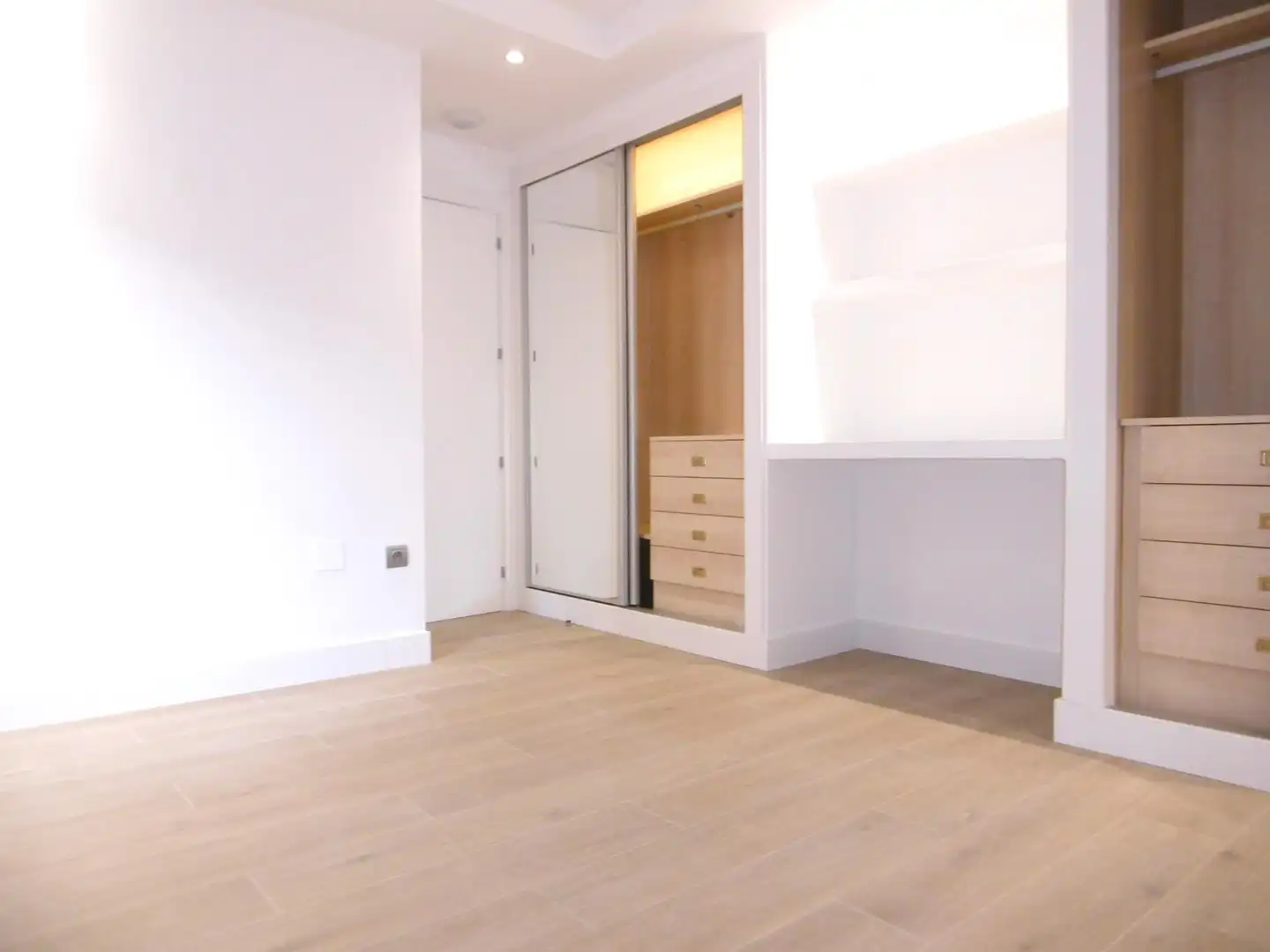Schlafzimmer von Wohnungen zur Miete in Valladolid mit Heizung und Balkon