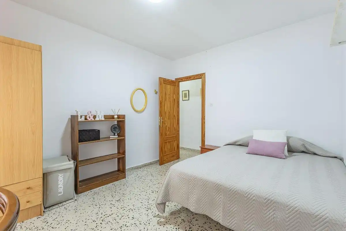 Bedroom of Flat for sale in Granada  with Furnished and Balcony